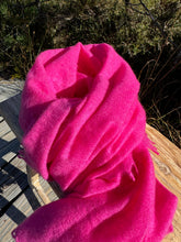 Lade das Bild in den Galerie-Viewer, WOLKENSCHAL WS100 - 3 Fuchsia