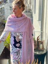 Lade das Bild in den Galerie-Viewer, WOLKENSCHAL Kaschmir - Lychee