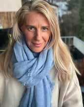 Lade das Bild in den Galerie-Viewer, WOLKENSCHAL Kaschmir - Azur