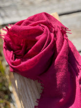 Lade das Bild in den Galerie-Viewer, WOLKENSCHAL WS100 - 4 Plum
