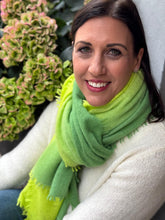 Lade das Bild in den Galerie-Viewer, WOLKENSCHAL WS300 - 502 Forrest/Tender
