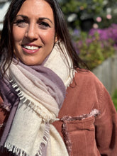 Lade das Bild in den Galerie-Viewer, WOLKENSCHAL WS300 - 503 Moon-Tint
